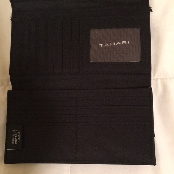 TAHARI - Picture 3 of 5